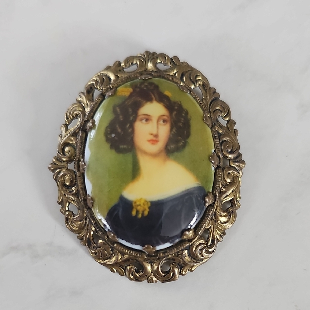 Antique Gold Framed Portrait Brooch